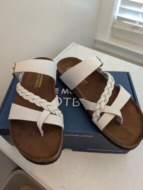 White Mountain Footbeds Leather Sandals, Sizes 8  White  (NWT)